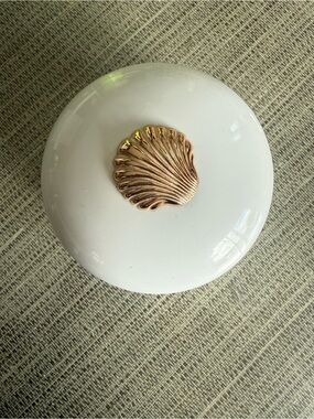 Estee Lauder White Linen Perfumed Body Powder Approximately full